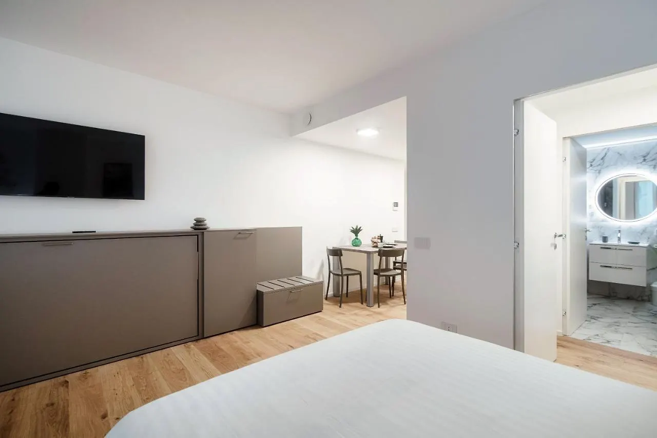 Apartment Suite Joivy Porta Torre 76 Como Italy