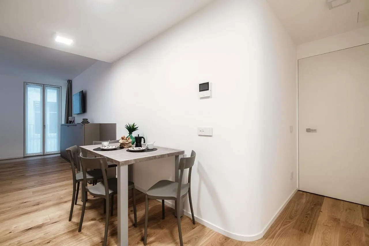 Suite Joivy Porta Torre 76 Como Italy
