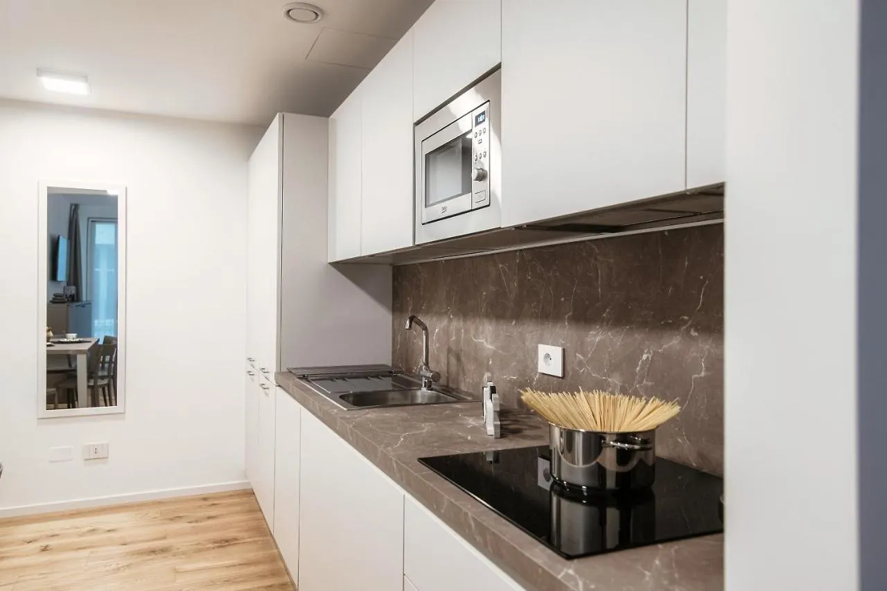 Suite Joivy Porta Torre 76 Como 0*,